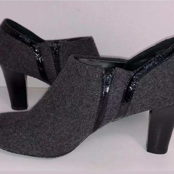 Liz Claiborne Classic Jillian Bootie, 9M, NWOT - Picture 3 of 6